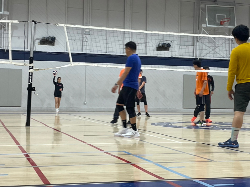 kotomi playing volleyball